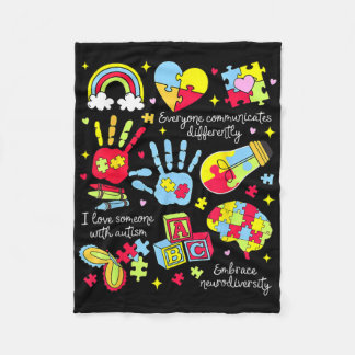 Everyone Communicates Differently Autism Awareness フリースブランケット