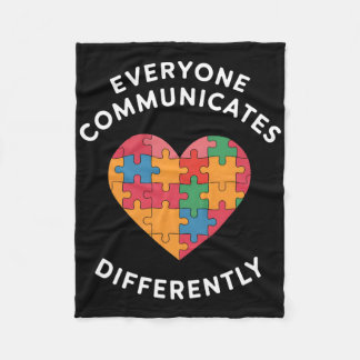 Everyone Communicates Differently Autism Awareness フリースブランケット
