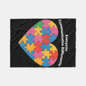 Everyone Communicates Differently Autism Inclusion フリースブランケット (正面(横))