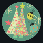 Everything Christmas Roundステッカー ラウンドシール<br><div class="desc">ティール（緑がかった色）の背景、オーナメント、クリームの雪の結晶、星が付いた2つの美しい飾休日の木の上に！</div>