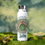 Everything Grows in THE SHIRE™ ウォーターボトル<br><div class="desc">Bring a little piece of Middle-Earth™ to your everyday with this charming Lord of the Rings™ design inspired by the cozy hills of Hobbiton. Featuring a storybook-style hobbit hole with its iconic round green door tucked into a lush hillside, the artwork is paired with the beloved phrase, “Everything grows in...</div>