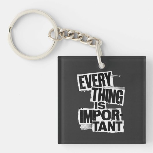 EVERYTHING IS IMPORTANT | アンチ・デザイン・タイポグラフィ A キーホルダー (正面)