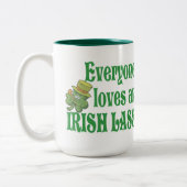 Eveyoneはアイルランドの少女のマグを愛します ツートーンマグカップ (左)