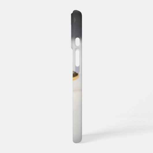 Evil Eye Gold Ring on Marble Background iPhone 16ケース (左側面)