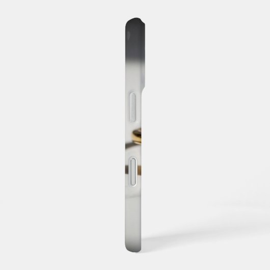 Evil Eye Gold Ring on Marble Background iPhone 16ケース (右側面)