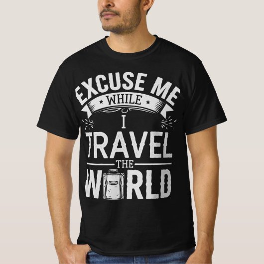 Excuse-Me While I Travel The World Funny Tourism Tシャツ (正面)