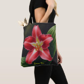 Exotic Red Lily Bloom-Luxury Floral Illustration トートバッグ (クローズアップ)