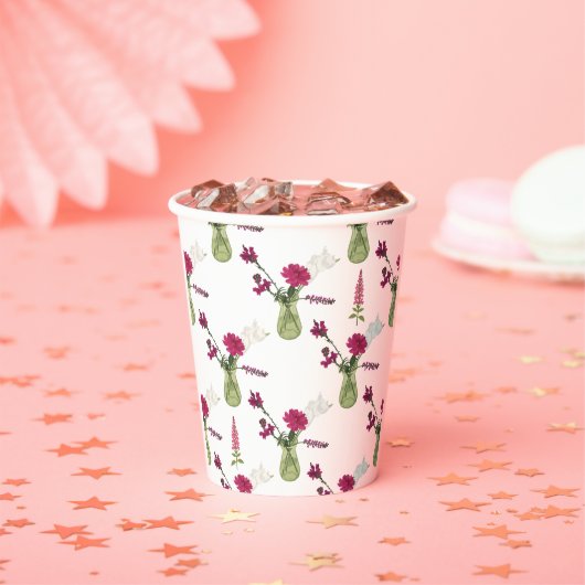 Exotisches Blumenarrangement im Glas 紙コップ (インサイチュ)