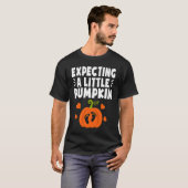 Expecting A Little Pumpkin Halloween Pregnant Mom  Tシャツ (正面フル)