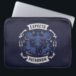 Expecto Patronum Vintage Silhouette Graphic ラップトップスリーブ<br><div class="desc">Channel the power of light with this bold Expecto Patronum design, inspired by one of the most iconic spells in the wizarding world. Featuring a striking crest-style composition with majestic Patronus forms, lightning bolt accents, feathers, and sparkling magical details, this artwork captures the strength and protection embodied by the Patronus...</div>