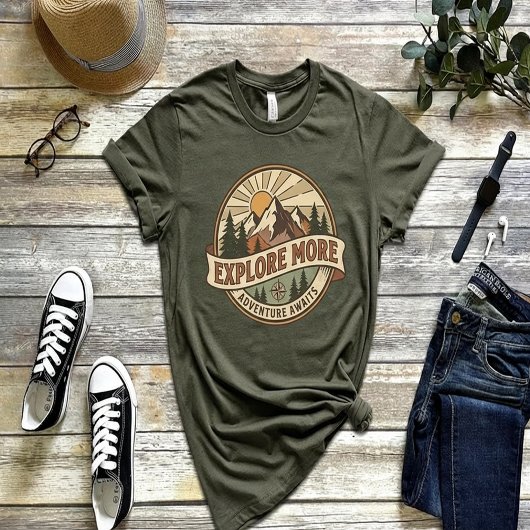 EXPLORE MORE – Adventure Awaits | Retro Outdoor  Tシャツ