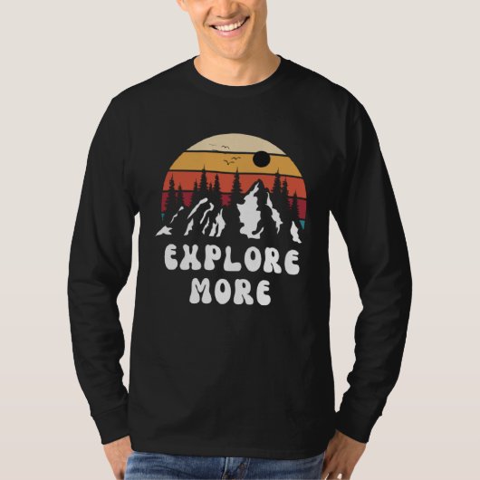 Explore More Mountain Nature Hiking Camping Travel Tシャツ (正面)