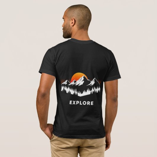 Explore Nature Mountain Sunset Minimalist Design Tシャツ (裏面フル)
