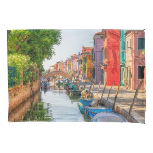 Explore the Vibrant Charm of Burano 枕カバー (正面)