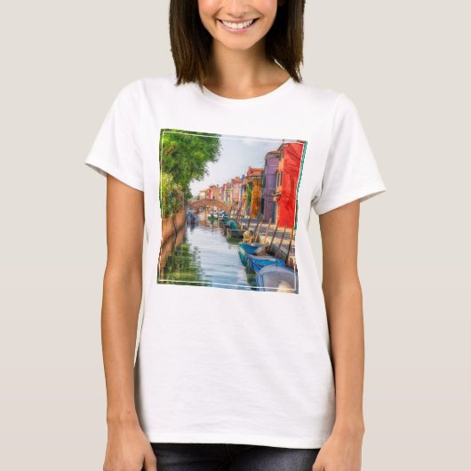 Explore the Vibrant Charm of Burano Tシャツ (正面)