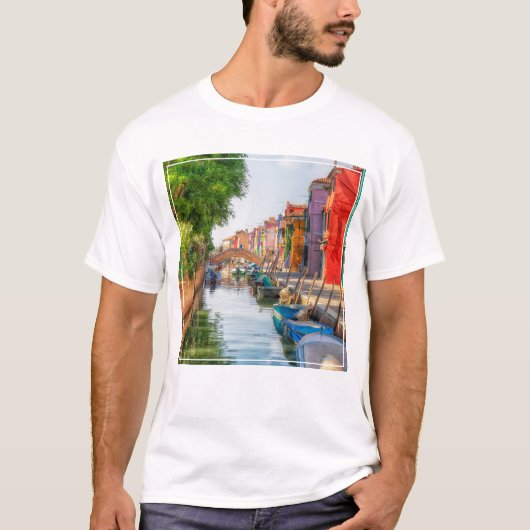 Explore the Vibrant Charm of Burano Tシャツ (正面)