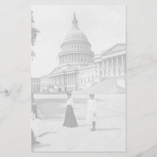 Exterior of the Capitol building with women 便箋 (正面)