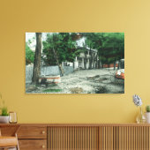 Exterior View of a Road HouseYreka, CA キャンバスプリント (インサイチュ (リビング))