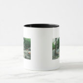 Exterior View of a Road HouseYreka, CA マグカップ (中央)