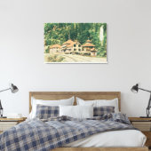 Exterior View of the ResortShasta春, CA キャンバスプリント (インサイチュ (寝室))