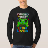 Extra Lives Video Game Controller Retro Gamer Boys Tシャツ (正面)