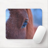 Eye of Chestnut Horseの写真ウマ科の マウスパッド (マウス)