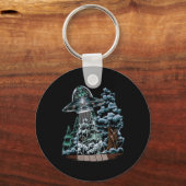 Fの木の後ろのUFOのエイリアンから隠れている大足 キーホルダー (正面)