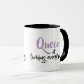 F*の女王が全てをバカにしている!黒と紫 マグカップ (正面右)