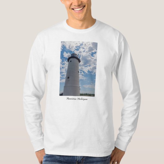 F.マニスティーライトハウスを見上げる Tシャツ (正面)