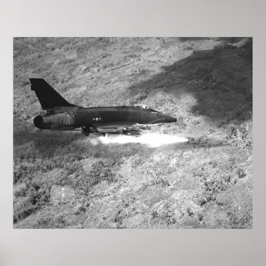 F-100によってすごいサーブル ポスター (正面)