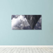 F-117Aよだかいが山を飛び越える キャンバスプリント (インサイチュ (ウッドフロア))