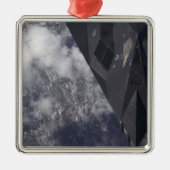 F-117Aよだかいが山を飛び越える メタルオーナメント (正面)