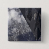 F-117Aよだかいが山を飛び越える 缶バッジ (正面)