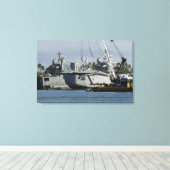 F-15イーグルはバージクレーンからリフトを得る キャンバスプリント (インサイチュ (ウッドフロア))