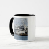 F-15イーグルはバージクレーンからリフトを得る マグカップ (正面左)