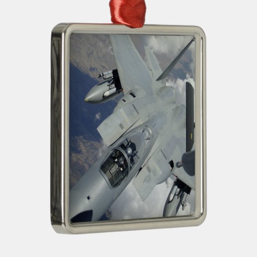 F-15イーグルは遠くにKC-135から引く メタルオーナメント (右)