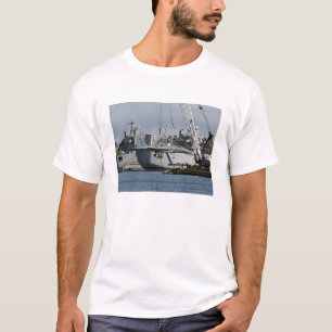 F-15ワシははしけクレーンから上昇を得ます Tシャツ