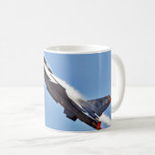 F-16のジェット戦闘機の飛行機 コーヒーマグカップ (正面右)