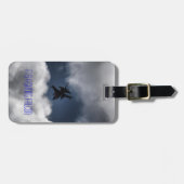 F-16戦いの《鳥》ハヤブサのジェット機の空および雲 ラゲッジタグ (正面横)