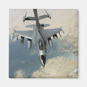 F-16戦いの《鳥》ハヤブサは燃料を補給します マグネット