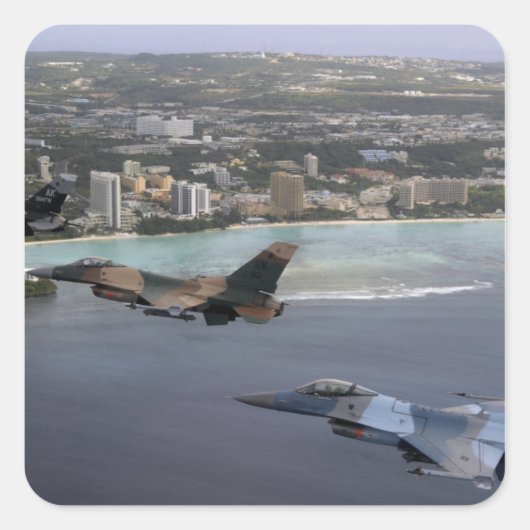 F-16戦闘用《鳥》ハヤブサが三つ並んで飛ぶ スクエアシール (正面)