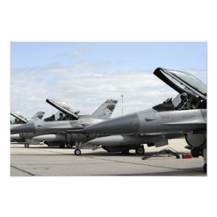 F-16戦闘《鳥》ハヤブサが発射を待つ フォトプリント           