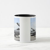 F-16戦闘《鳥》ハヤブサが発射を待つ マグカップ (中央)