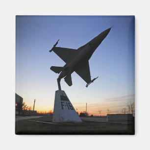 F-16 Cの戦いの《鳥》ハヤブサのスケール・モデル マグネット