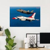 F-16C戦闘《鳥》ハヤブサおよびF-35A稲妻II ポスター (ホームオフィス)