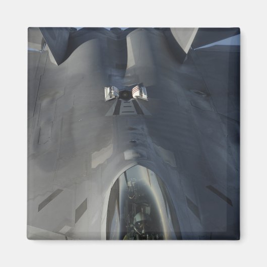 F-22ラプターがfを受け取る位置に移動する マグネット (正面)