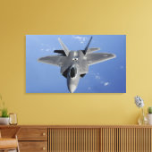 F-22ラプターがf2を受け取る位置に移動する キャンバスプリント (インサイチュ (リビング))