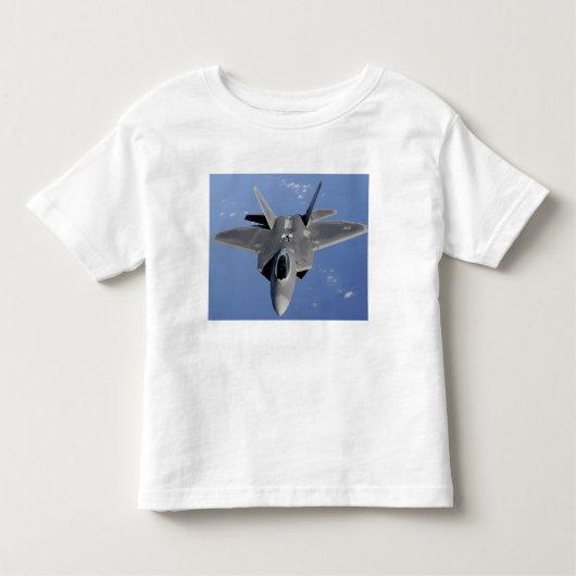 F-22ラプターがf2を受け取る位置に移動する トドラーTシャツ (正面)