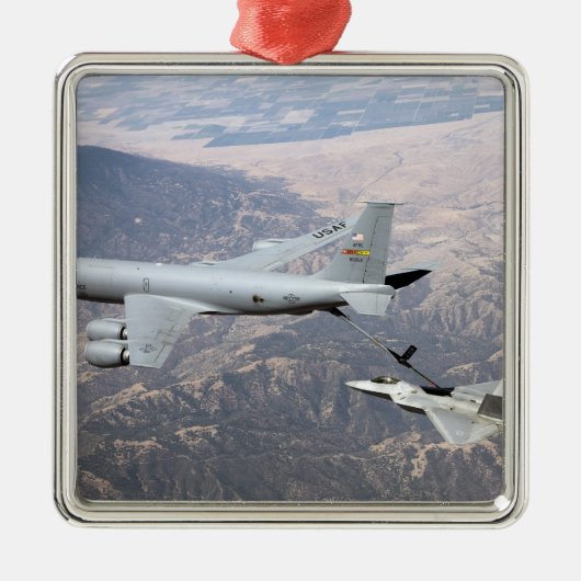 F-22ラプターは、KC-135から燃料を受ける メタルオーナメント (正面)