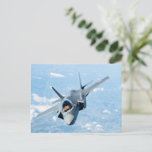 F-35米国国旗を掲げた戦闘機 ポストカード (スタンド正面)
